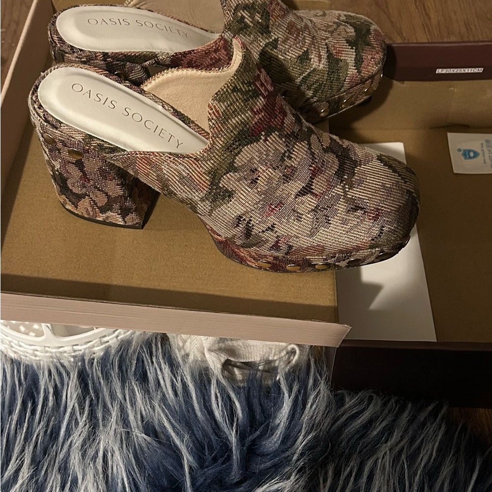 Oasis Society Multicolor Floral Tapestry Clog Heels 9.5